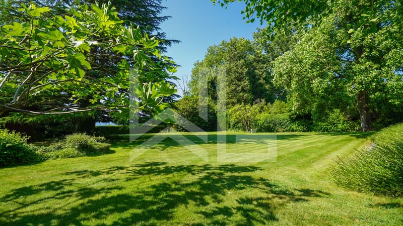Elegant discreet property by the lake, close to Rolle city center (10)