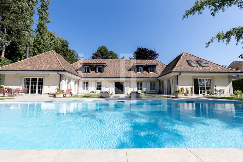Elegant discreet property by the lake, close to Rolle city center (12)