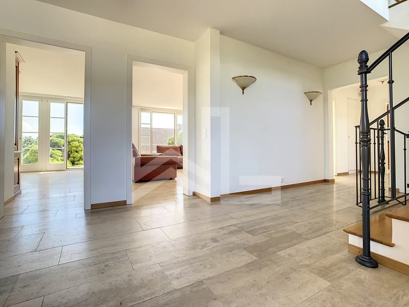 Propriété avec appartement attenant et piscine intérieure (6)