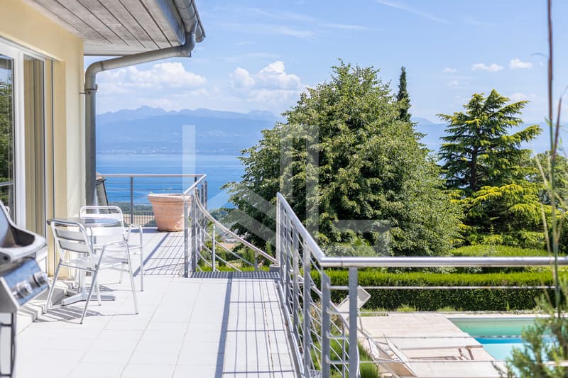 Superbe propriété contemporaine avec vue panoramique (13)