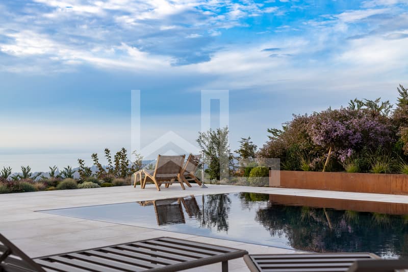 Villa di lusso contemporanea dell'architetto con vista panoramica (3)