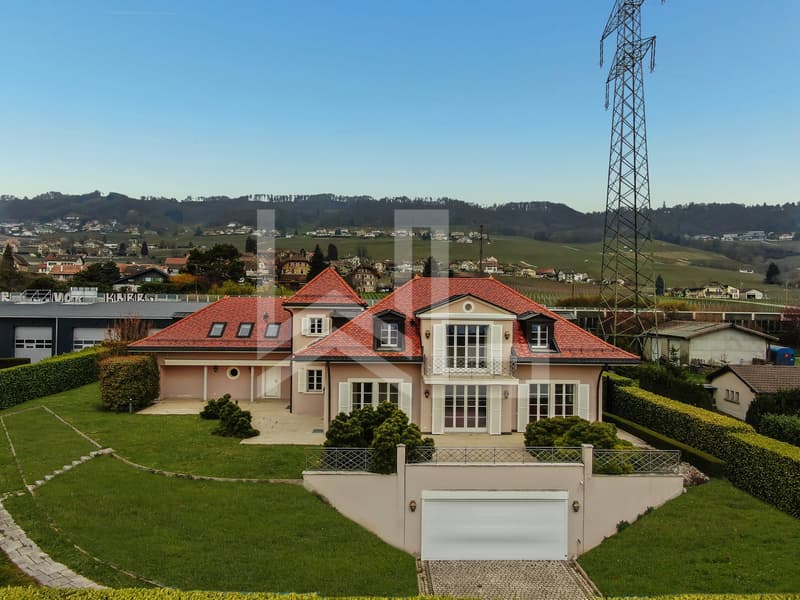 Propriété avec appartement attenant et piscine intérieure (6)