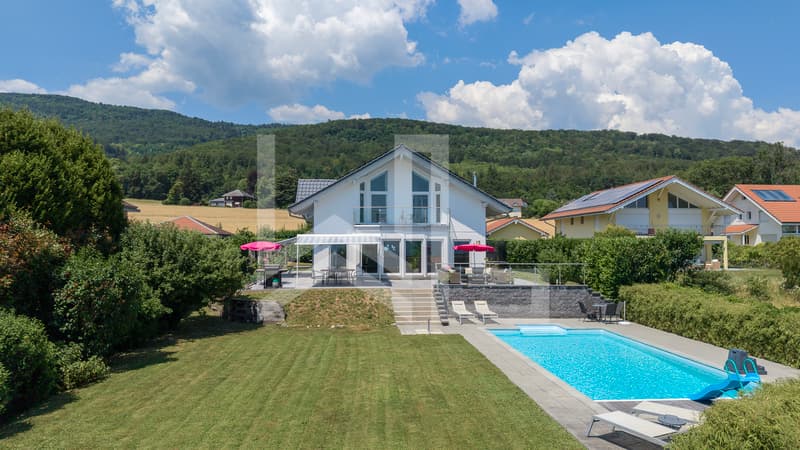 Propriété contemporaine avec vue (1)
