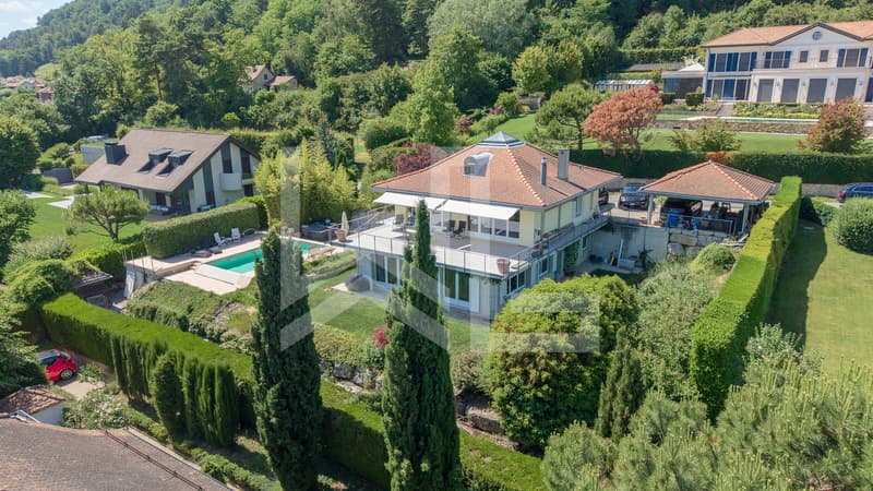 Superbe propriété contemporaine avec vue panoramique (1)