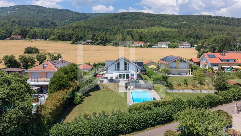Propriété contemporaine avec vue (1)