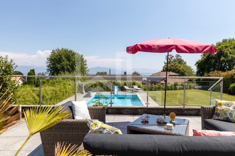 Propriété contemporaine avec vue (2)
