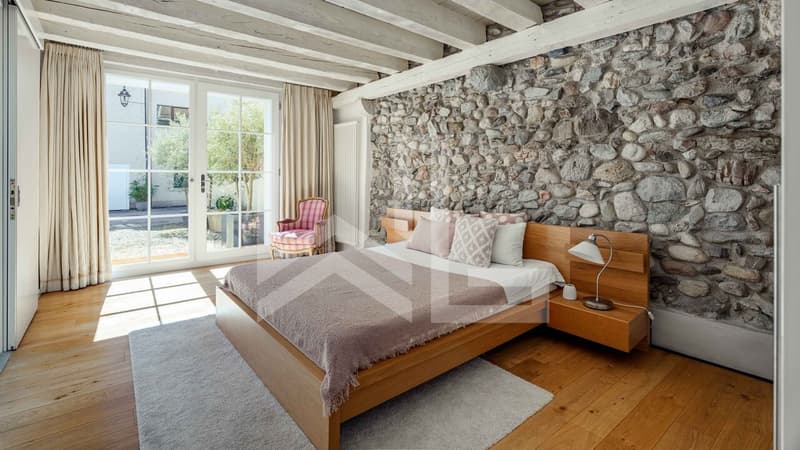 UNE PROPRIÉTÉ AU CARACTÈRE ARCHITECTURAL UNIQUE (11)
