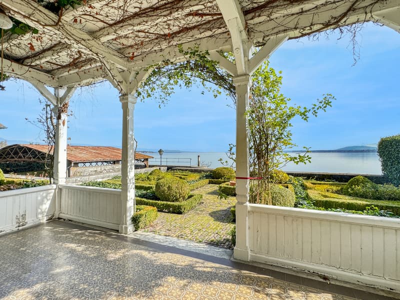 Versoix: Charmantes Villa direkt am Wasser, mit privatem Hafen (7)