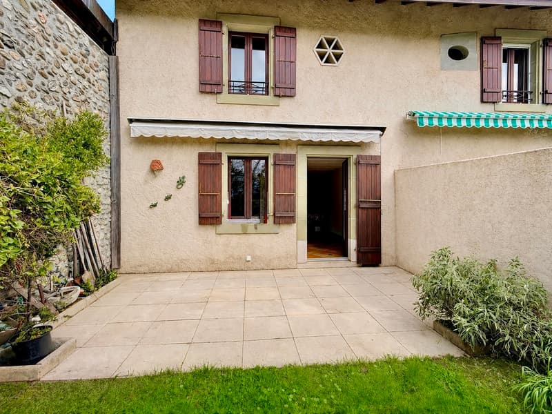 Authentic village house with private garden on the edge of an agricultural area (1)