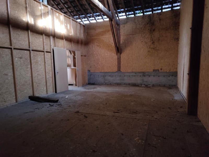 Lokal von 56 m² in Aubonne - Ideal für Gewerbe oder Lagerung (1)