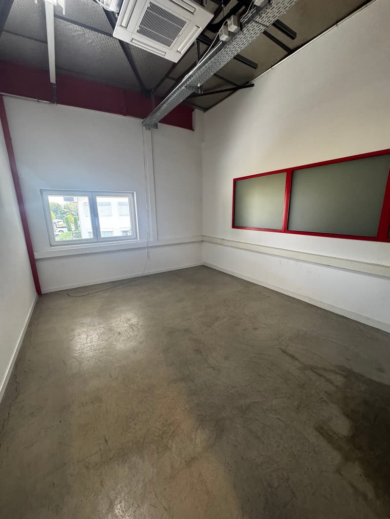 Spacieux bureaux de 194m2 au chemin du Bief à Lonay (8)
