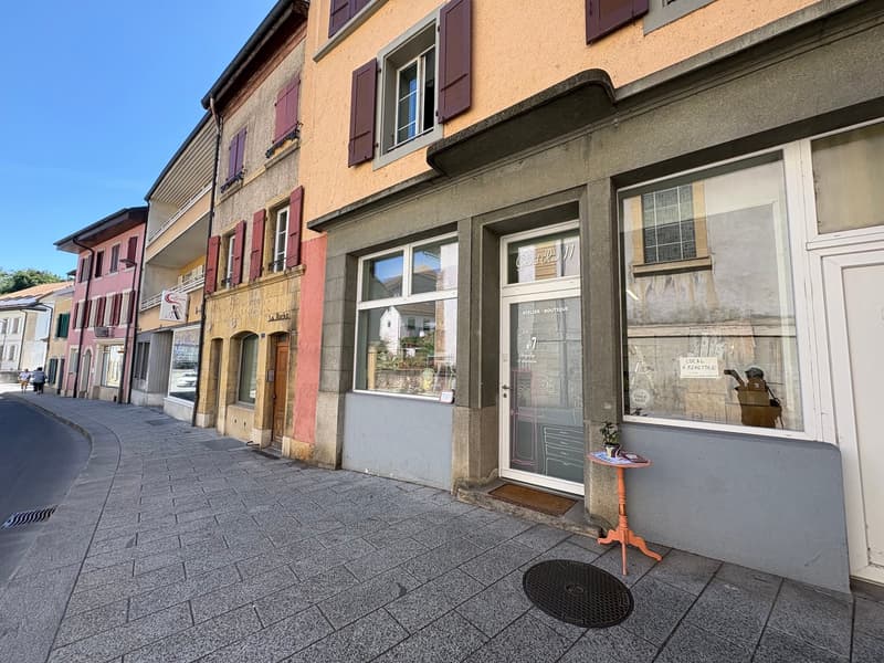 Local commercial au rez avec vitrine à louer - idéal pour un atelier de création (3)
