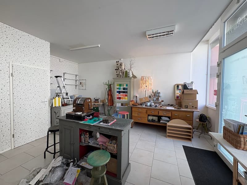 Local commercial au rez avec vitrine à louer - idéal pour un atelier de création (5)