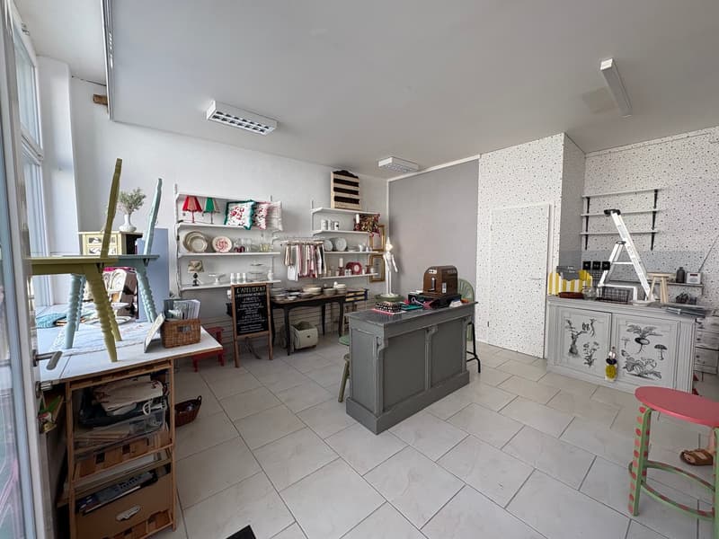 Local commercial au rez avec vitrine à louer - idéal pour un atelier de création (4)