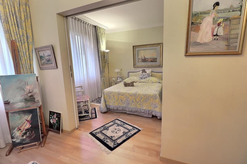 EXCEPTIONAL PROPERTY!! Large apartment for life, occupied without rent. Lake and private port view. (12)