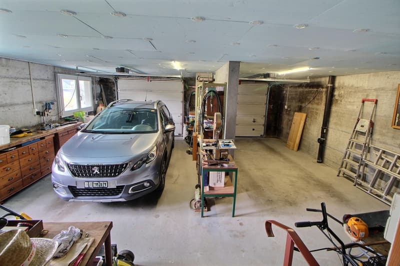 Beautiful and large house in viager occupied without rent. (13)