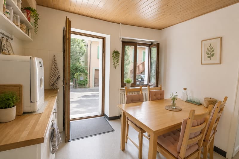 Grande maison idéalement située en viager semi occupé sans rente (10)