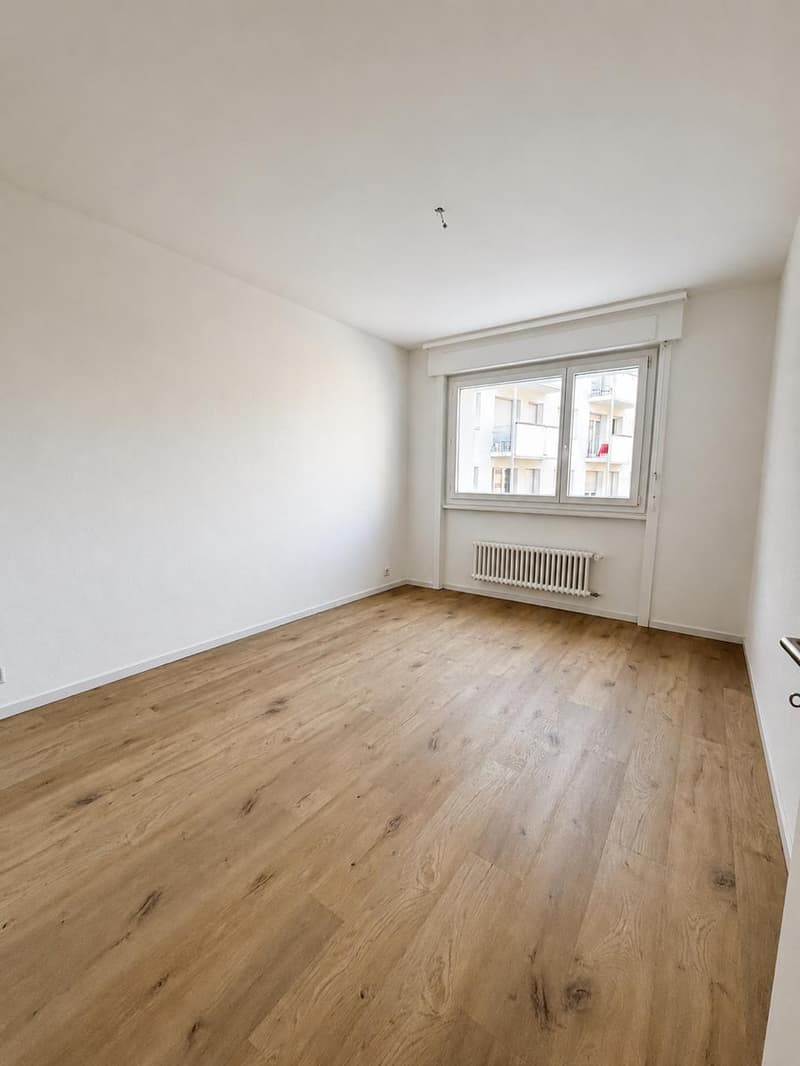 Room in a beautiful 3.5-room apartment in Fribourg - Pérolles district - bright and completely renovated (2)