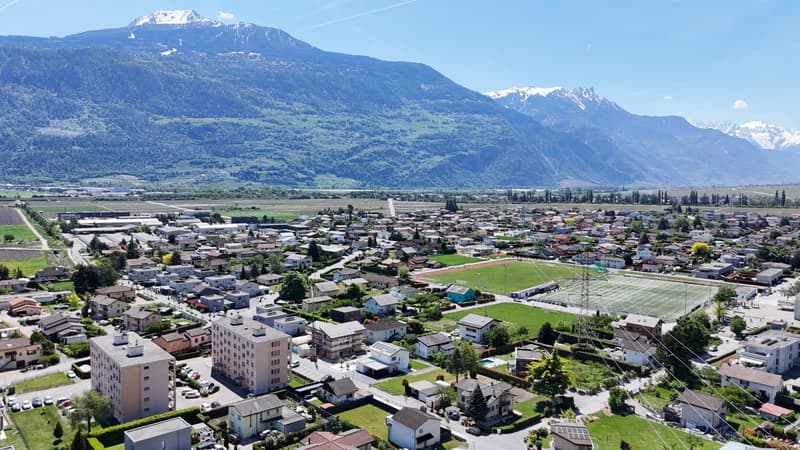 5.5 pièces entièrement rénové avec terrasse de 210 m² (2)