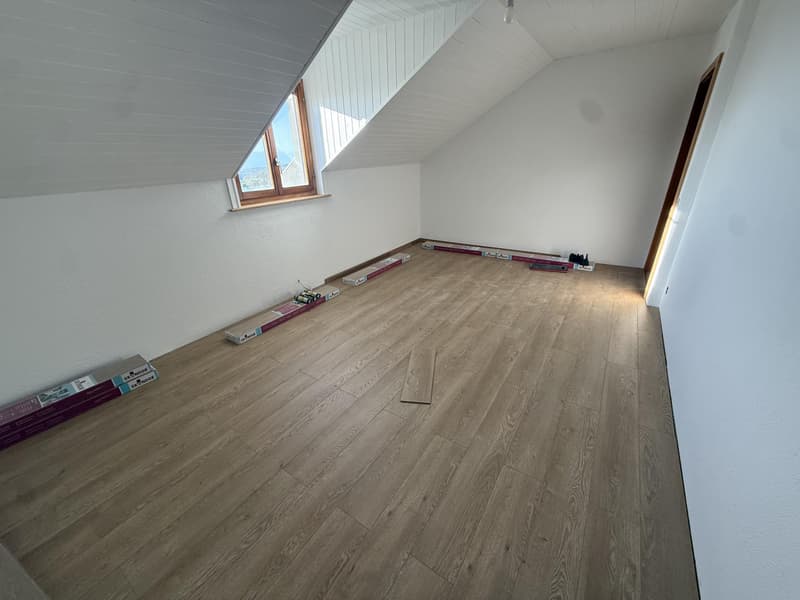 La Coudre : 5.5 pièces rénové avec grande terrasse et vue dégagée (4)