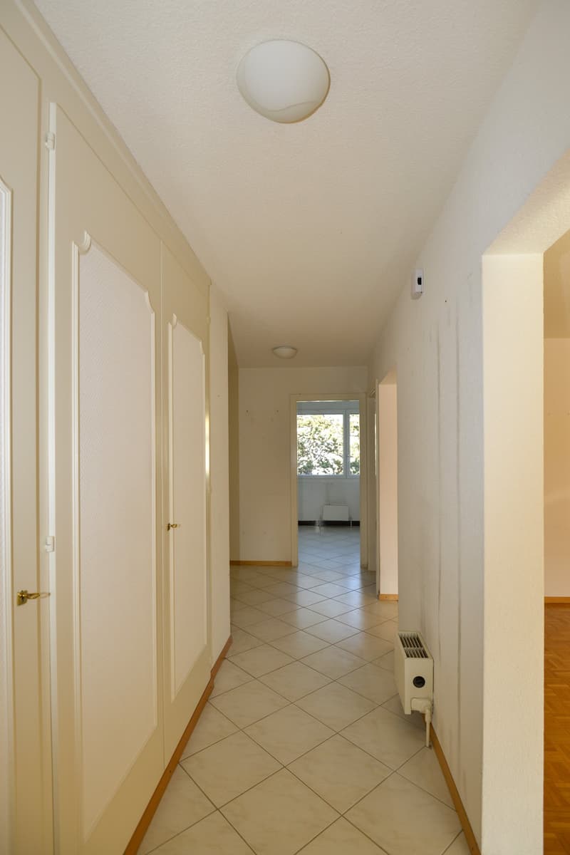 Charmantes und geräumiges 3.5-Zimmer-Apartment mit Balkon/Loggia und Parkplatz (10)