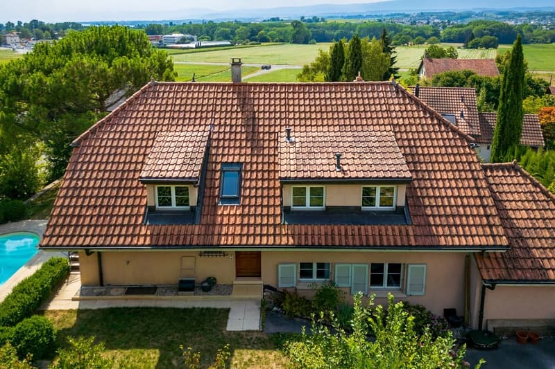Magnifique et spacieuse villa de 7.5 pièces avec piscine (3)