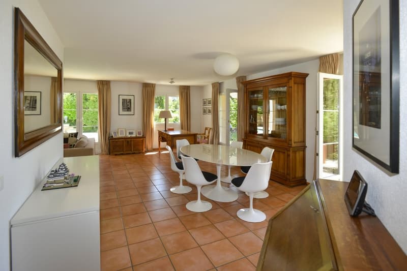 Magnifique et spacieuse villa de 7.5 pièces avec piscine (9)