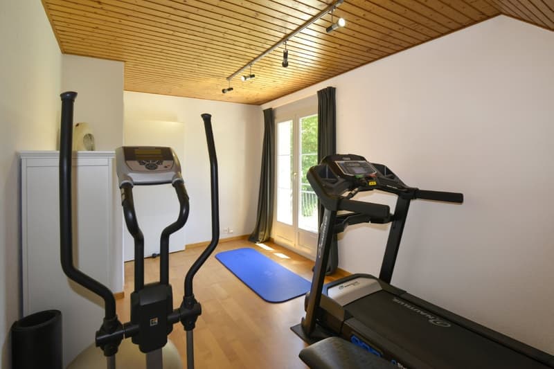 Magnifique et spacieuse villa de 7.5 pièces avec piscine (14)