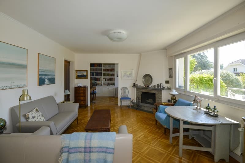 Magnifique situation pour cette propriété avec villa individuelle et piscine (7)