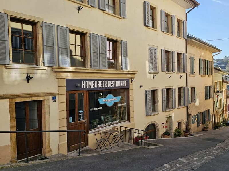 LOCAL COMMERCIAL EN PPE AVEC UN EMPLACEMENT IDÉAL (1)