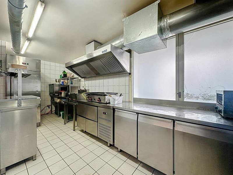 Commercial premises in PPE with ideal location (14)
