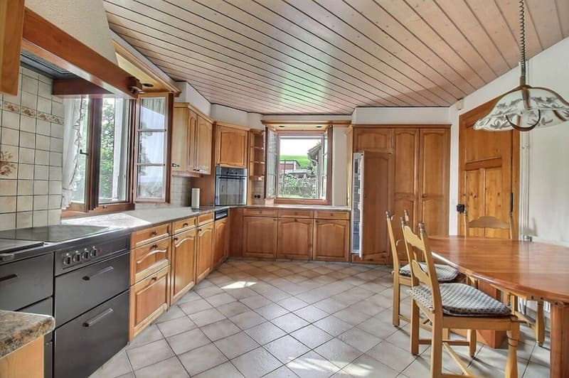 STUNNING VIEW! BEAUTIFUL FAMILY HOUSE WITH LARGE GARDEN BUILDABLE - FOUNTAIN (11)