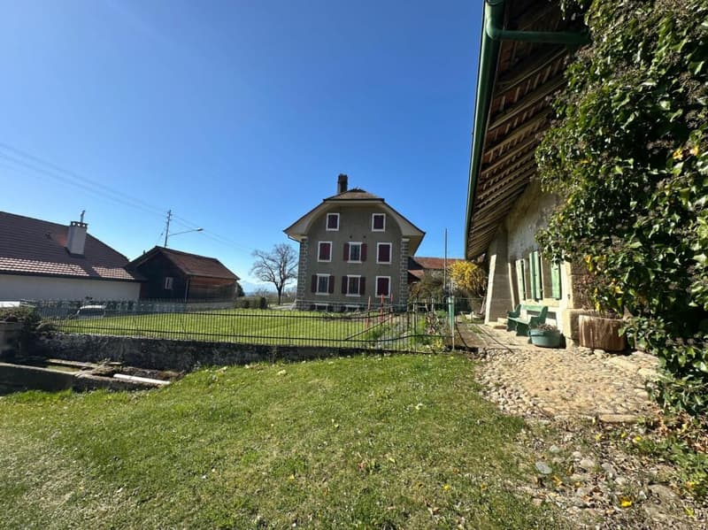 STUNNING VIEW! BEAUTIFUL FAMILY HOUSE WITH LARGE GARDEN BUILDABLE - FOUNTAIN (3)