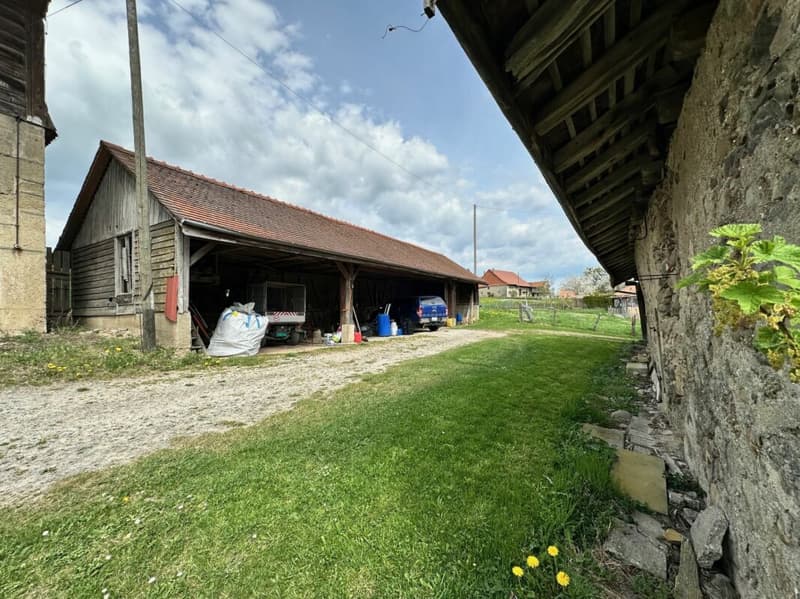 Gelände mit großem Landwirtschaftsgebäude und Überdachung, umgebaut zur Wohnung oder das gesamte Erdgeschoss für eine Aktivität und Ihre Wohnung im Obergeschoss, oder mehrere Familien? (10)