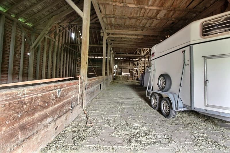 Gelände mit großem Landwirtschaftsgebäude und Überdachung, umgebaut zur Wohnung oder das gesamte Erdgeschoss für eine Aktivität und Ihre Wohnung im Obergeschoss, oder mehrere Familien? (14)
