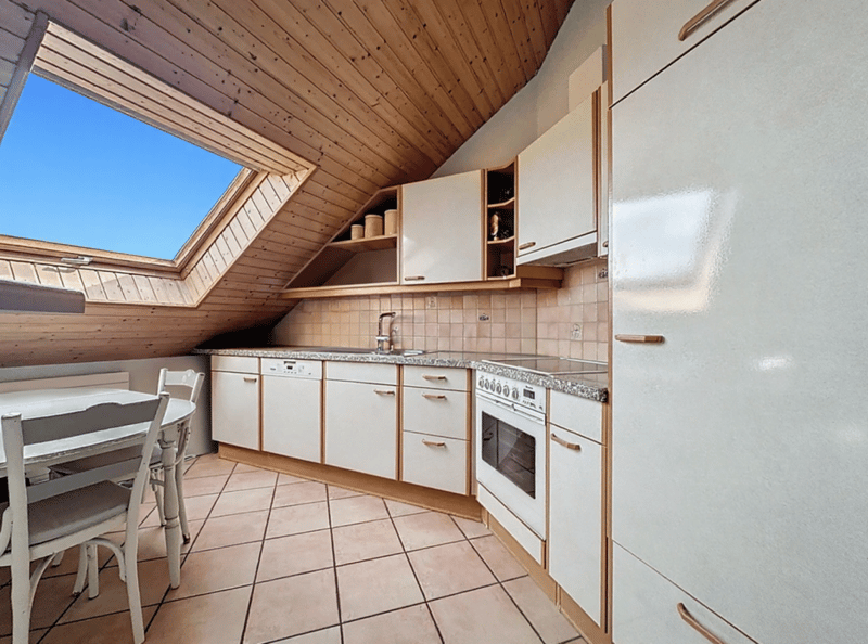 Appartamento duplex di 5 locali, con balcone e posti auto interni ed esterni (6)