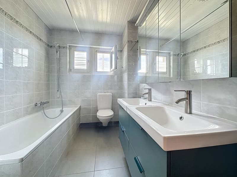 Appartamento duplex di 5 locali, con balcone e posti auto interni ed esterni (16)