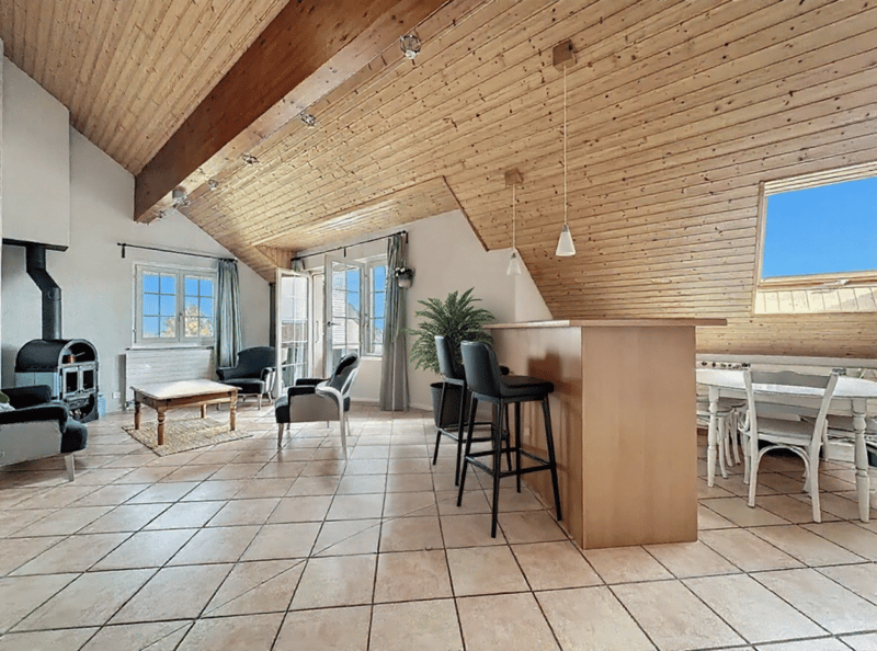 Appartamento duplex di 5 locali, con balcone e posti auto interni ed esterni (8)