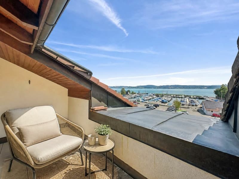APPARTAMENTO LUSSOSO CON VISTA LAGO E VICINO AL PORTO (13)