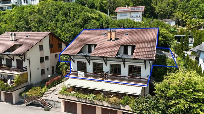 APPARTAMENTO LUSSOSO CON VISTA LAGO E VICINO AL PORTO (18)