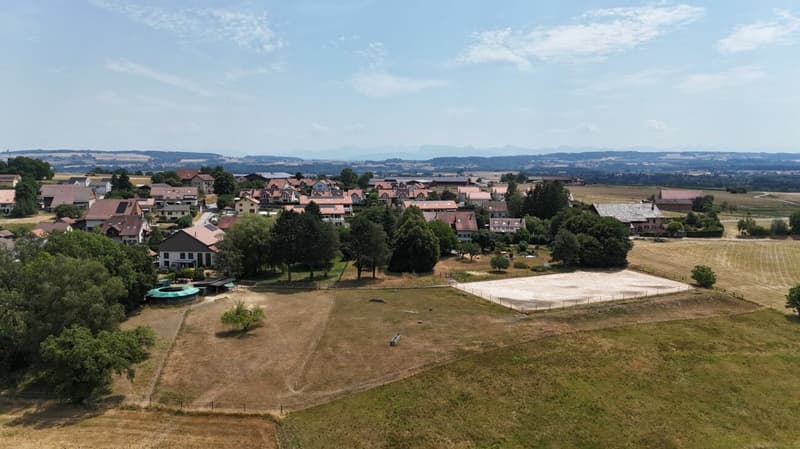 Atypical property on over 6,000 m2 under renovation, not subject to LDFR (12)