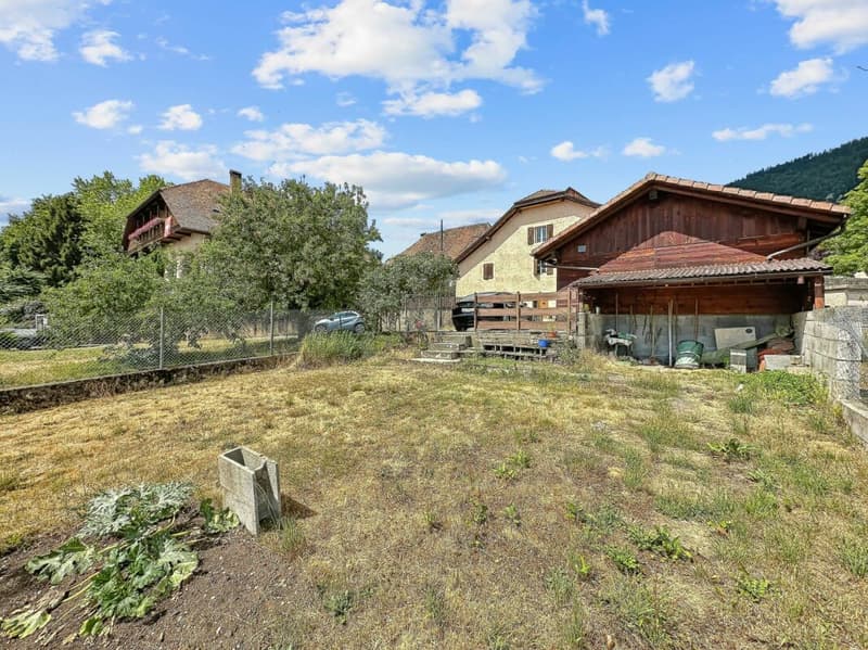 Semi-Detached Village House with 2 Apartments (2)