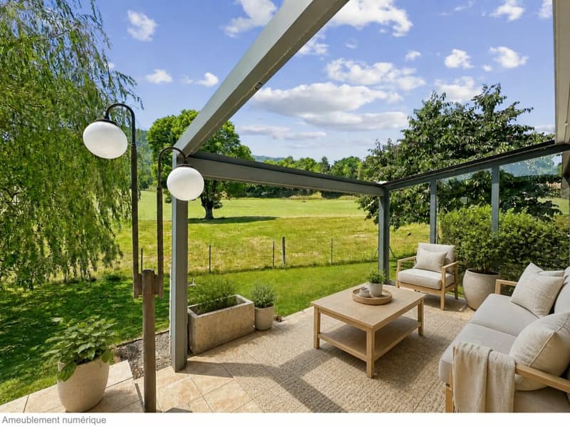 Single-family house on one level on the edge of an agricultural area with a stream (7)