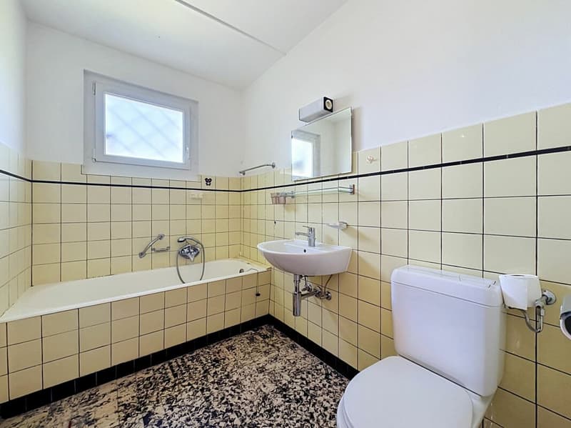 PETITE MAISON A RENOVER, EN BORDURE DE ZONE AGRICOLE (13)