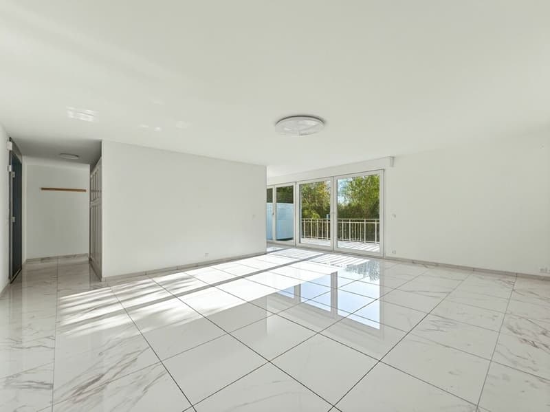 APPARTEMENT DE 3,5 PIÈCES DE 97 M2 AVEC TERRASSE ET 2 PLACES DE PARC. (2)