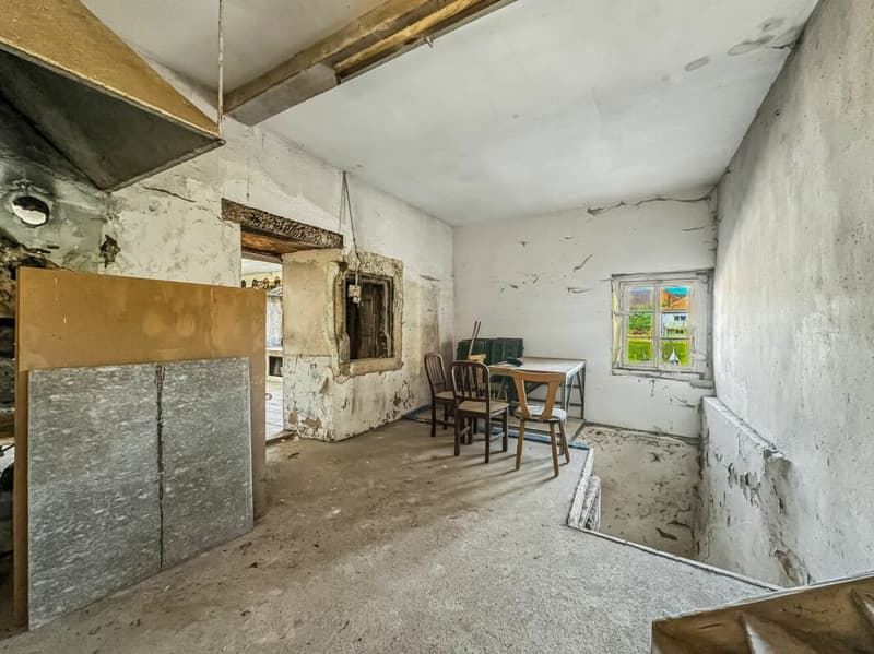 MAISON FRIBOURGEOISE A TRANSFORMER EN 2 APPARTEMENTS AVEC PERMIS DE CONSTRUIRE POUR AGRANDISSEMENT (3)
