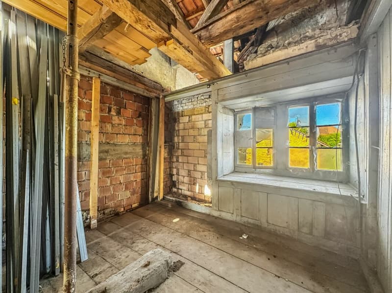MAISON FRIBOURGEOISE A TRANSFORMER EN 2 APPARTEMENTS AVEC PERMIS DE CONSTRUIRE POUR AGRANDISSEMENT (8)