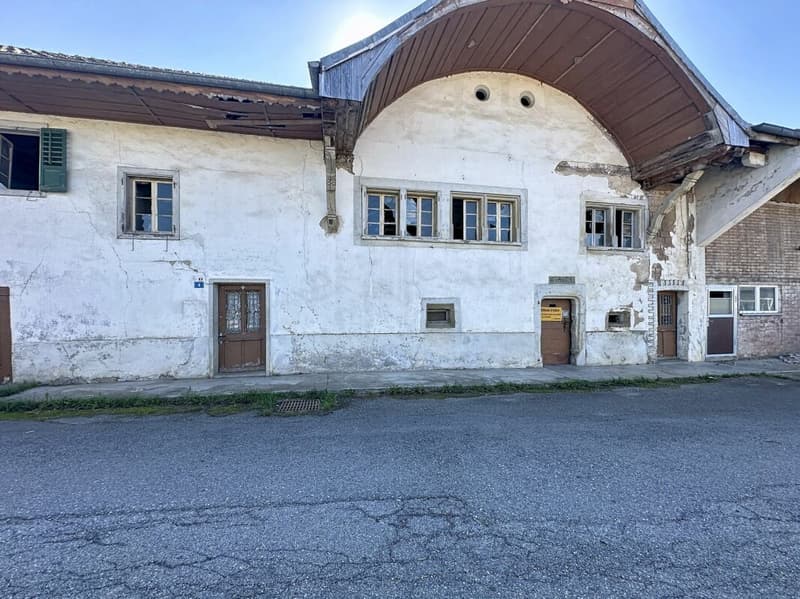 MAISON FRIBOURGEOISE A TRANSFORMER EN 2 APPARTEMENTS AVEC PERMIS DE CONSTRUIRE POUR AGRANDISSEMENT (12)