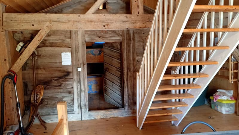 Schönes Bauernhaus mit zwei Wohnungen von 300 m2 und 220 m2 Scheune und Paddock (41)