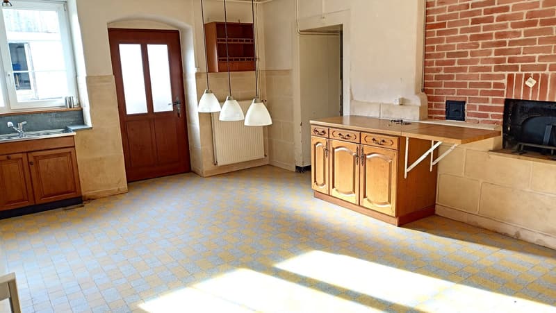 Schönes Bauernhaus mit zwei Wohnungen von 300 m2 und 220 m2 Scheune und Paddock (19)